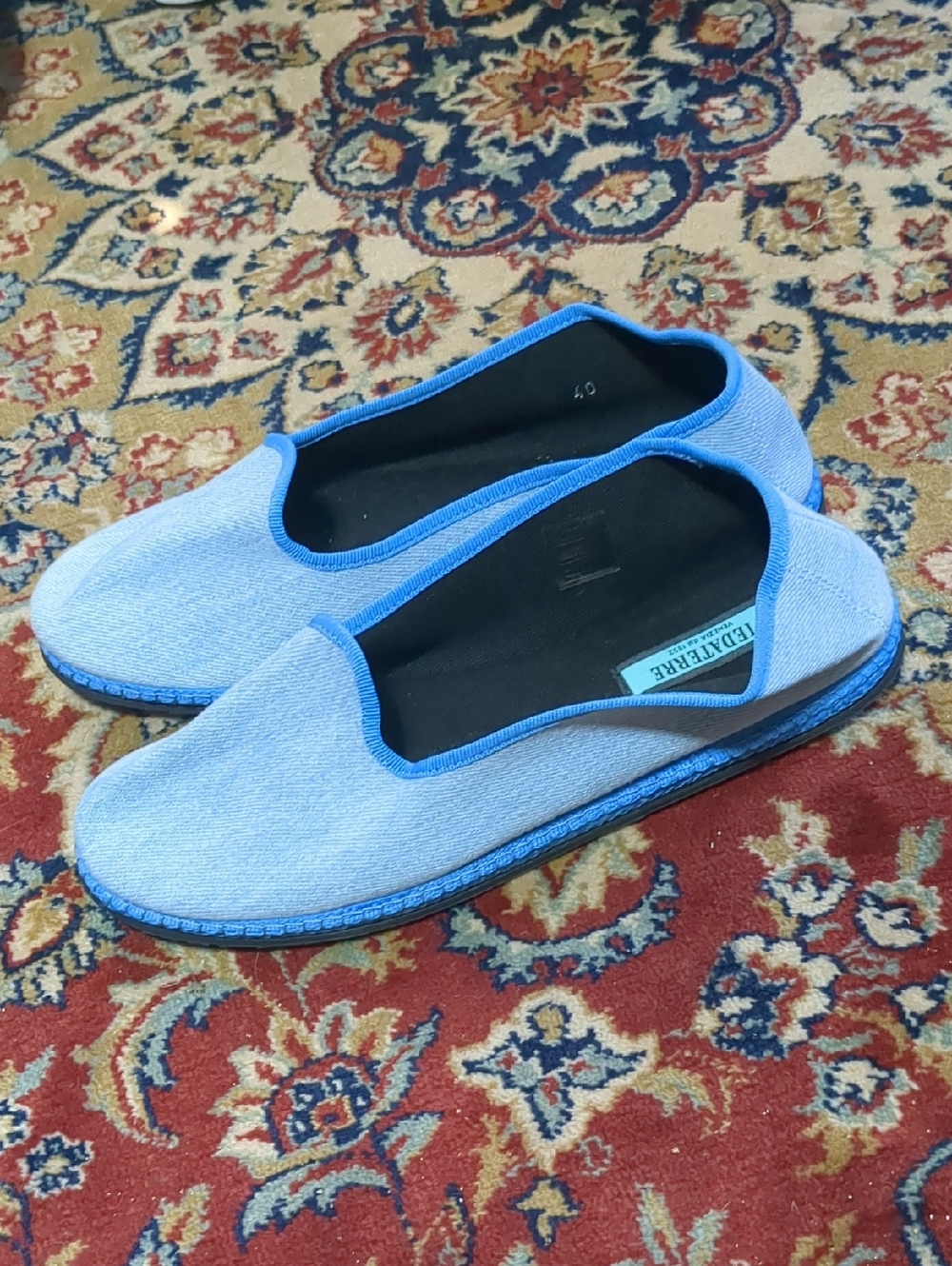NWOT Piedaterre Light Blue Slip-On Canvas Flats Size 40